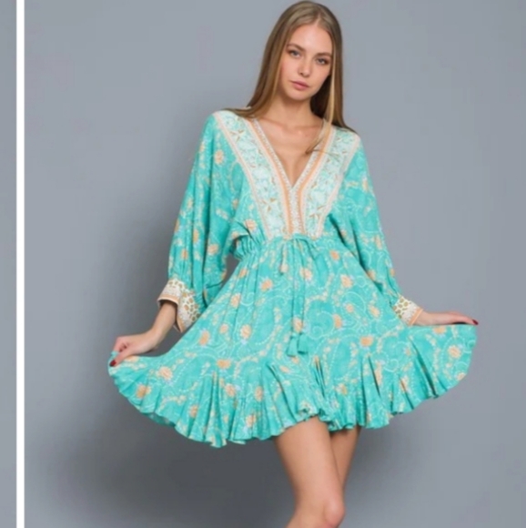 Aakaa Dresses & Skirts - Aakaa Sleeve mini dress. Blue. Size M